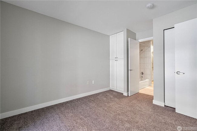Building Photo - Top-Floor Condo with Office/Den + Private ...