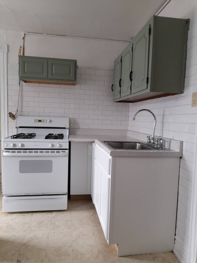 Building Photo - 1135 Oak St