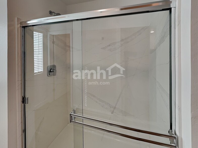 Building Photo - 9742 W Luxton Ln