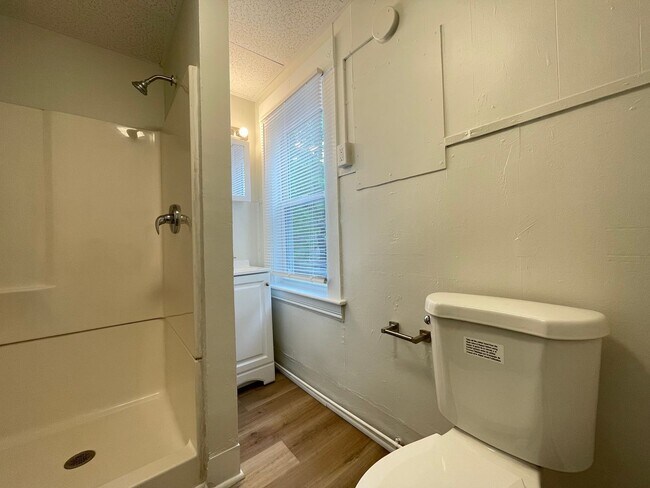 Building Photo - 53 Pennacook St