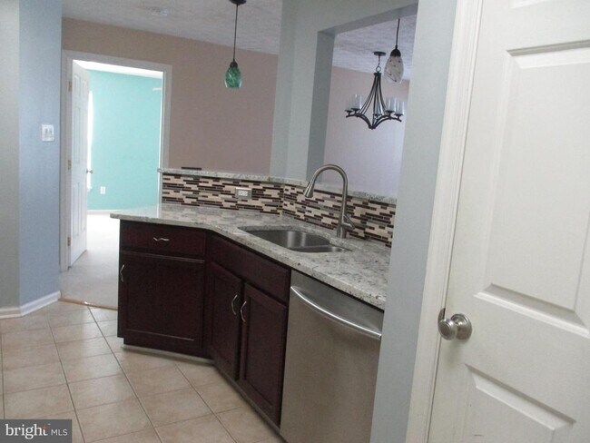 Building Photo - 3018 Hunting Ridge Dr