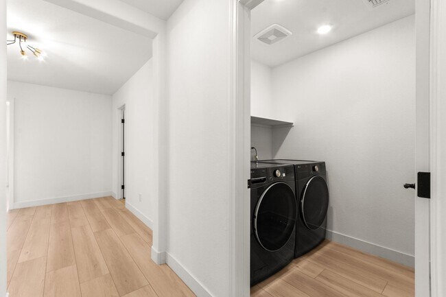 Building Photo - 5606 Spring Trellis St