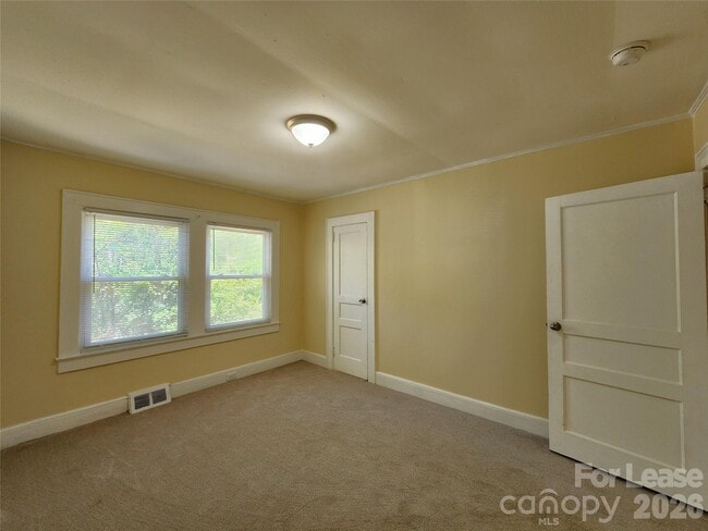 Building Photo - 193 Hoover Ave NE