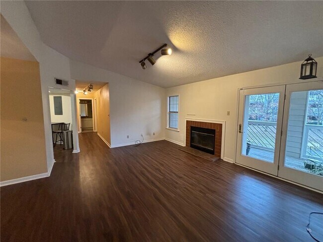 Building Photo - 544 McGill Pl NE