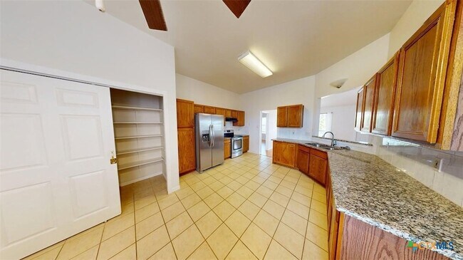 Building Photo - 411 Tomahawk Dr