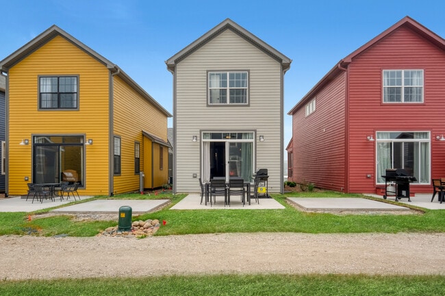 Building Photo - 100 Great Loop E Dr