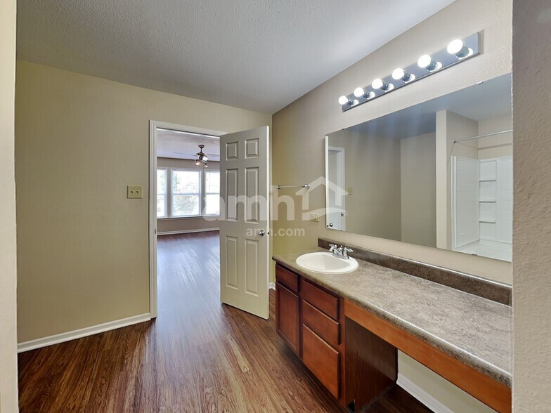 Building Photo - 8243 Retreat Ln