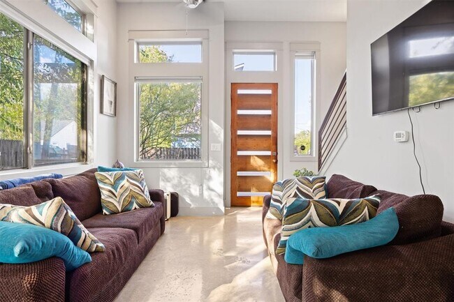 Building Photo - 5007 Delores Ave