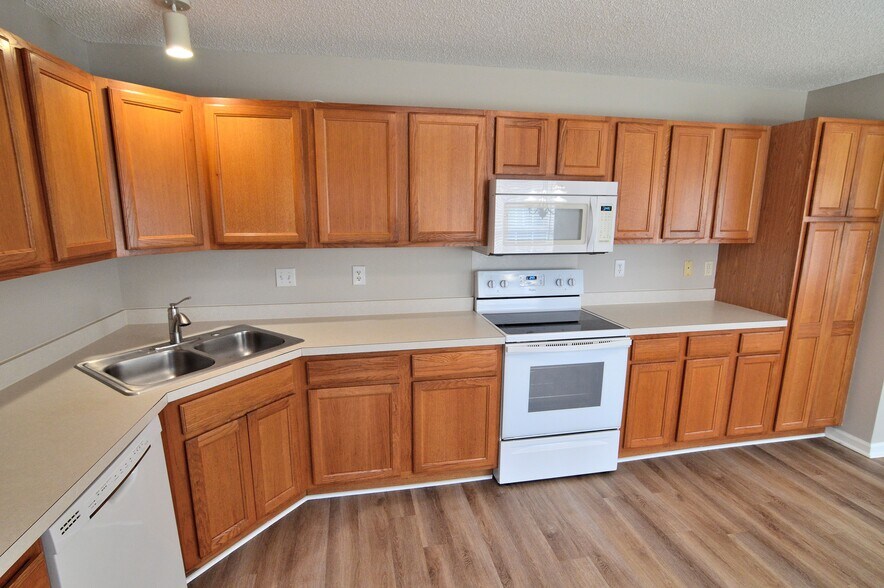 Building Photo - 203 Hawkridge Pl