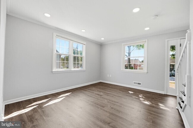 Building Photo - 176 Carroll Rd