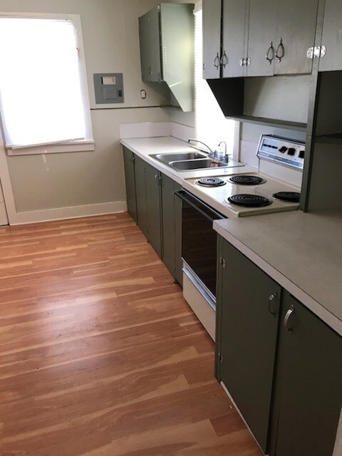 Building Photo - 606 N Prairie Ave