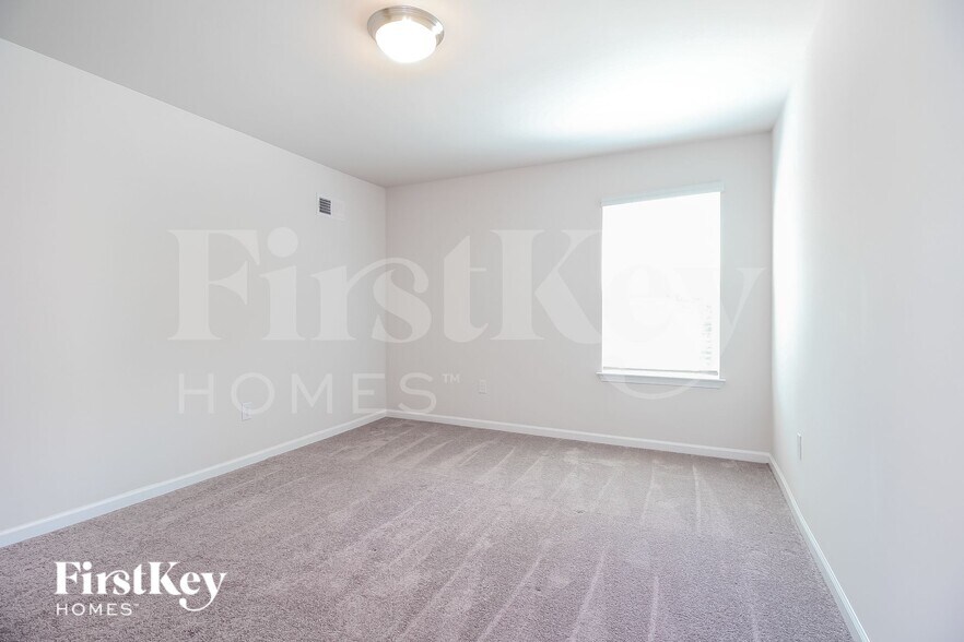 Building Photo - 1205 Mission Hill Ln