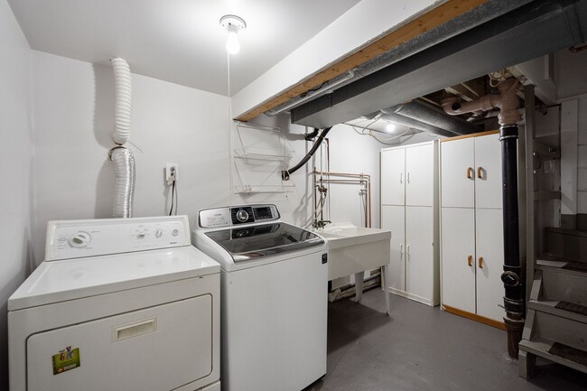 Building Photo - Stunning 4 Bedroom home in North Versailles available January 15!