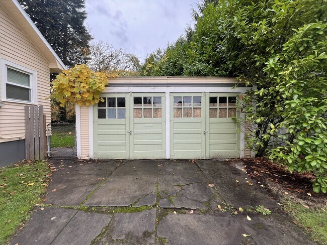 Building Photo - Charming 4-Bedroom Portland Home with Spac...