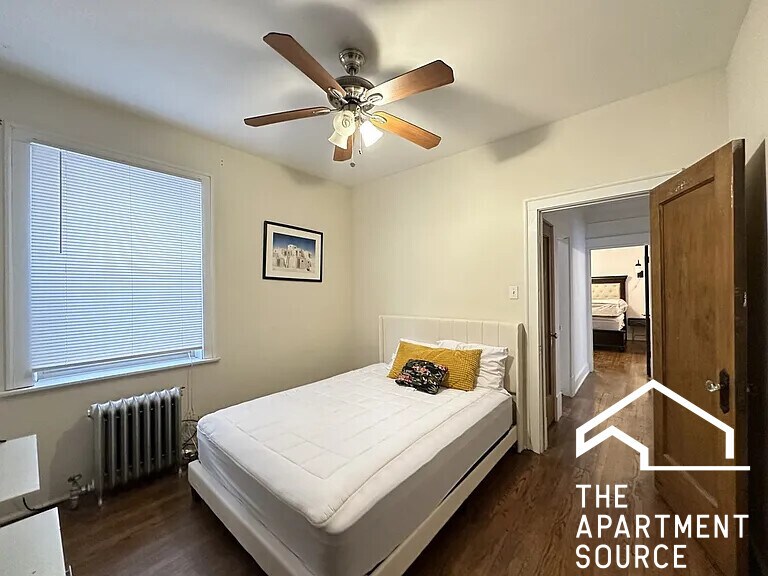 Building Photo - 5023 N Ridgeway Ave