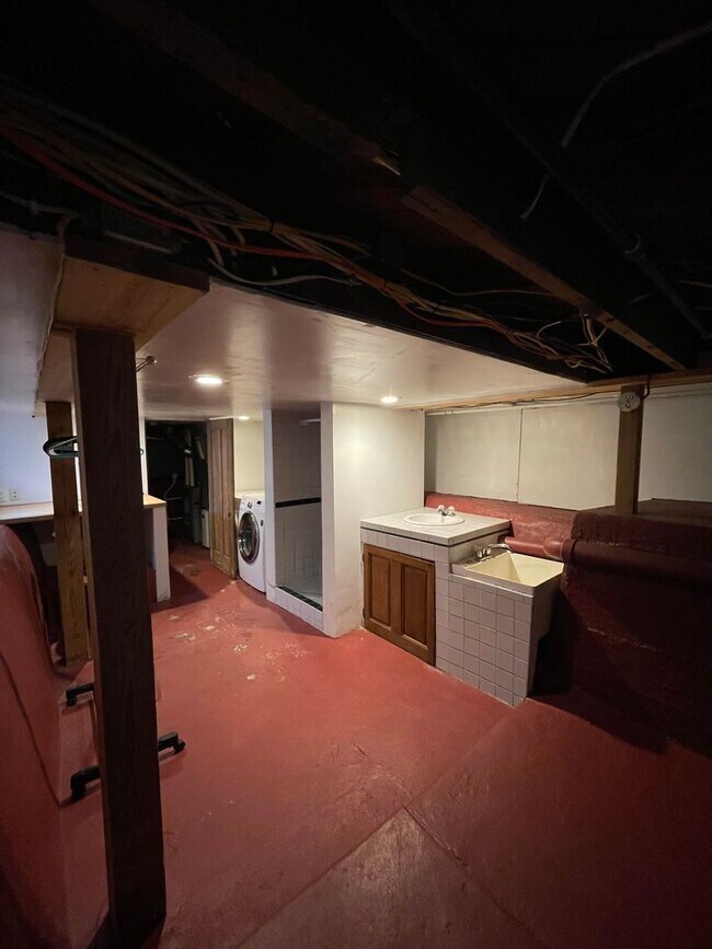 Building Photo - 3 Bedroom House Walking Distance to Purdue University