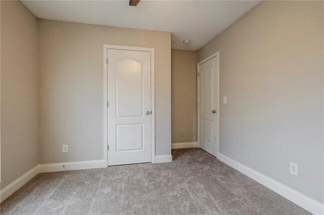 Building Photo - 287 Ambassador Cir