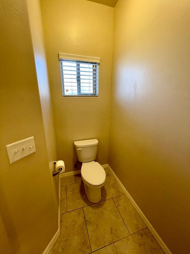 Building Photo - Beautiful 3 Bedroom Home in Central Kingman!