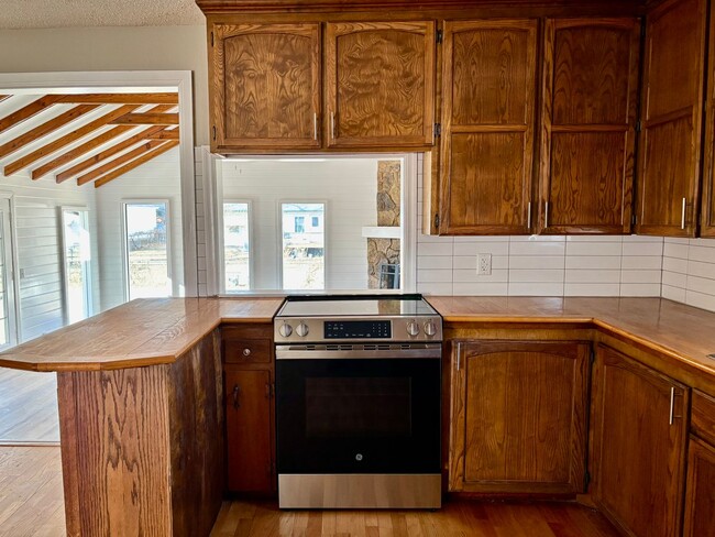 Building Photo - Stunning and Bright home in the heart of the Rose District