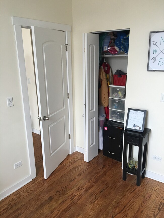 Building Photo - 1645 W Huron St