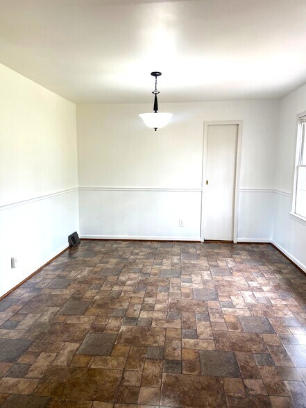 Building Photo - 1826 Eastridge Dr