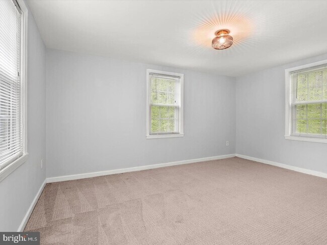 Building Photo - 706 S Arlington Mill Dr