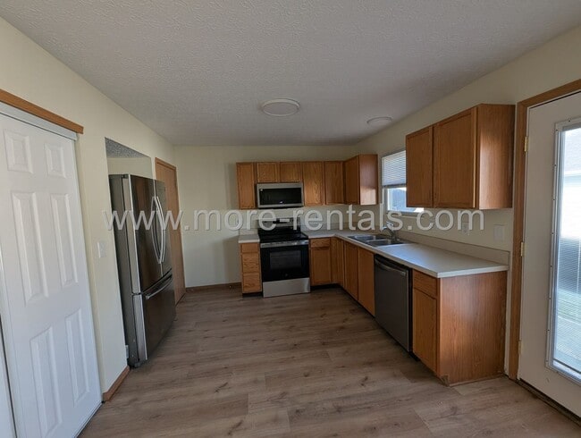 Building Photo - Home in Village at Williams Creek in Grove...