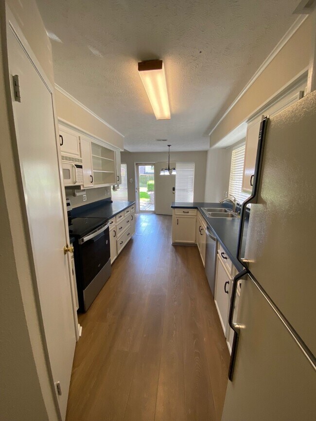 Building Photo - 3706 Hill Springs Dr