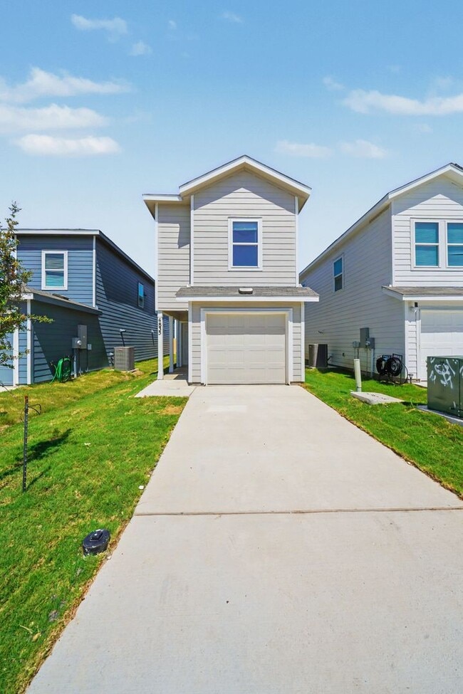 Building Photo - Gorgeous Open-Concept Home Near Randolph AFB - Realtor Commission: $500