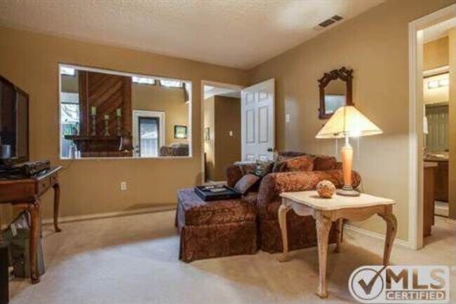 Building Photo - 9254 Forest Ln