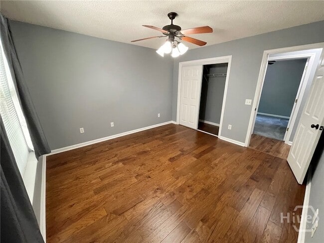 Building Photo - 119 Mustang Dr