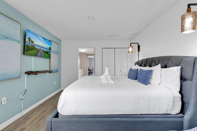 Building Photo - 2406 N Ocean Blvd