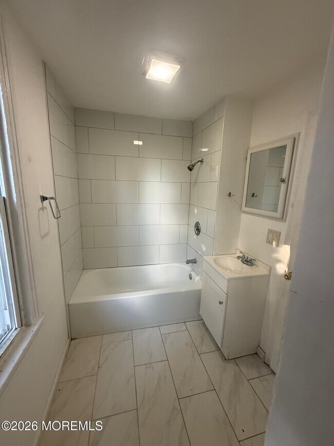 Building Photo - 1327 10th Ave