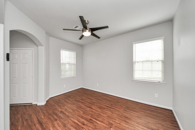 Building Photo - 2931 Palm Oaks Trail