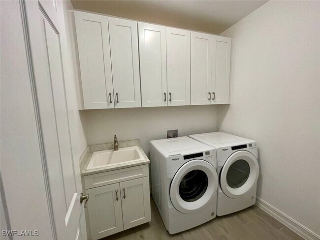 Building Photo - 299 Tamarindo Ln