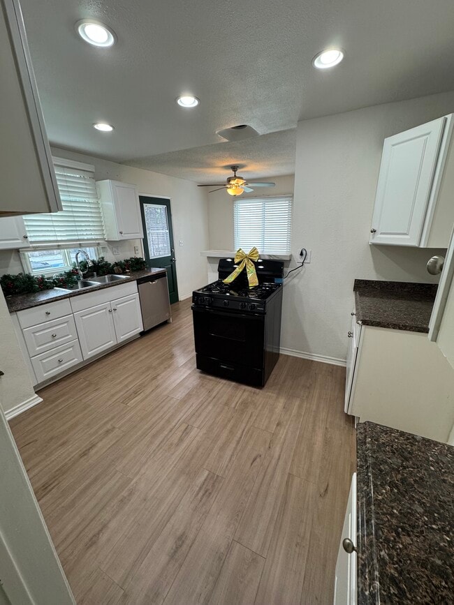 Building Photo - 4714 W 152nd St