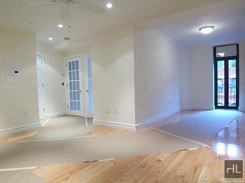 Building Photo - 1ST AVE.