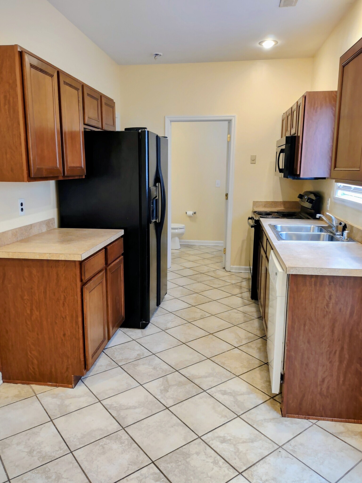 kitchen - 828 Melanie Ln