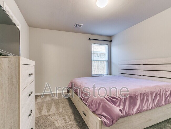 Building Photo - 1308 Dustin Dr
