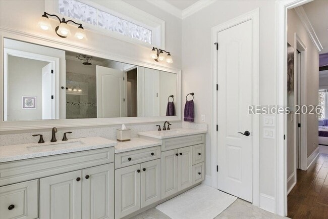 Building Photo - 165 Topside E