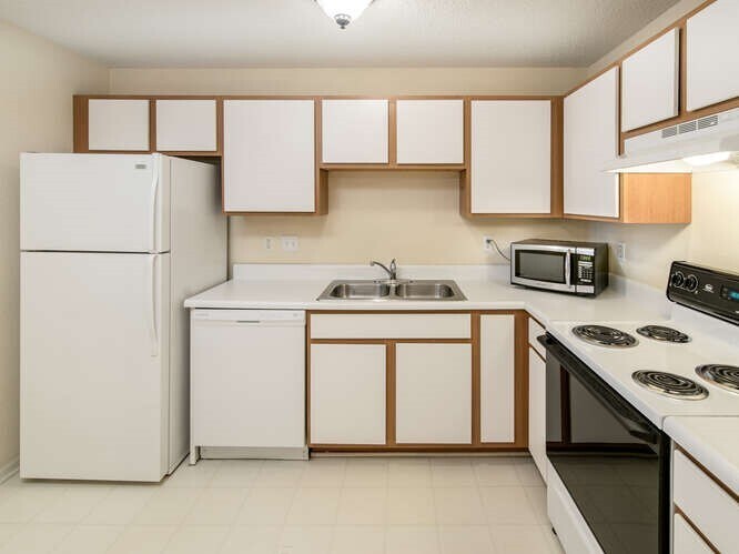 Building Photo - 16955 Toronto Ave SE