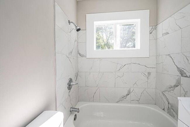 Building Photo - 184 Mill St