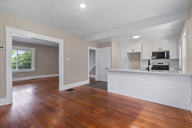 Building Photo - 349 Ridgewood Ave