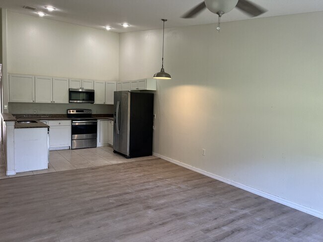 Building Photo - 37215 Grassy Hill Ln