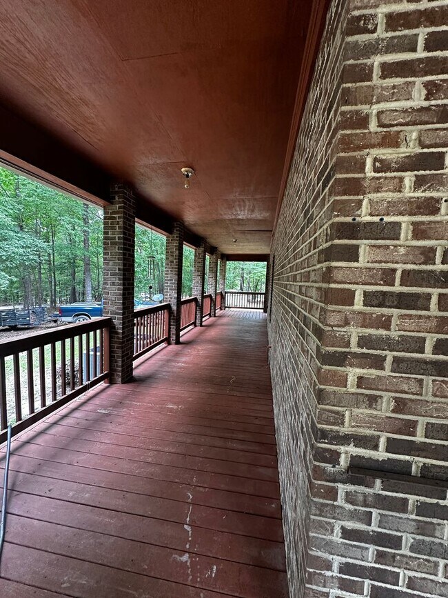 Building Photo - 105 Bear Creek Ct