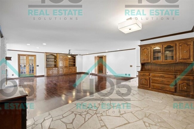 Building Photo - AMAZING FIND IN MWC