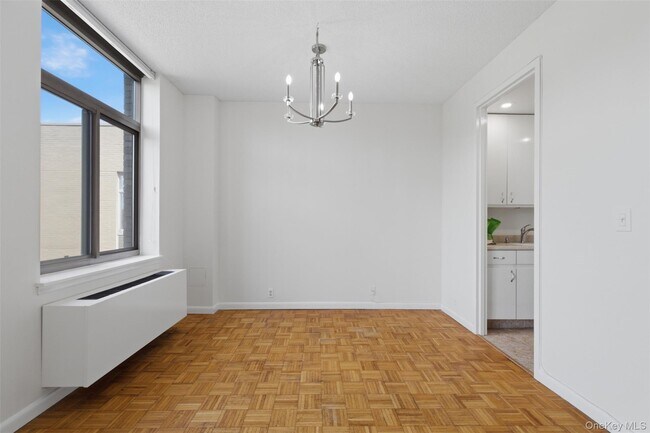 Building Photo - 35 N Chatsworth Ave