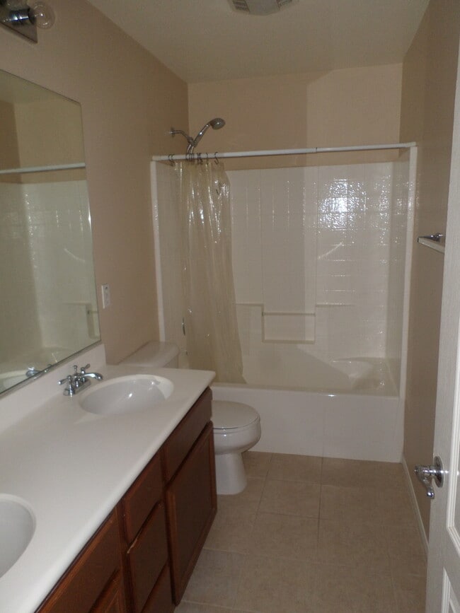 Building Photo - Gorgeous Harveston Townhome - Just across ...