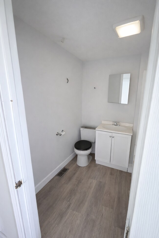 Building Photo - 525 Baltimore St