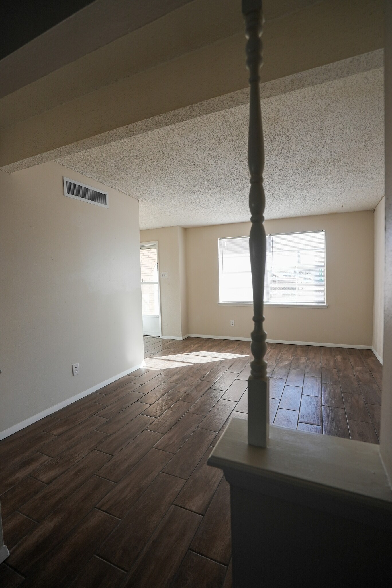 Building Photo - 10525 Champlain St